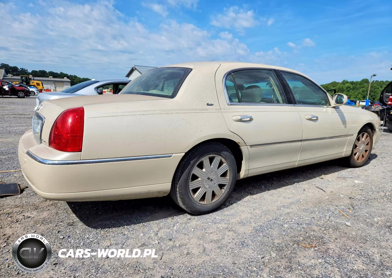 2003 Lincoln Town Car Cartier VIN:1LNHM83W83Y643879 - 3