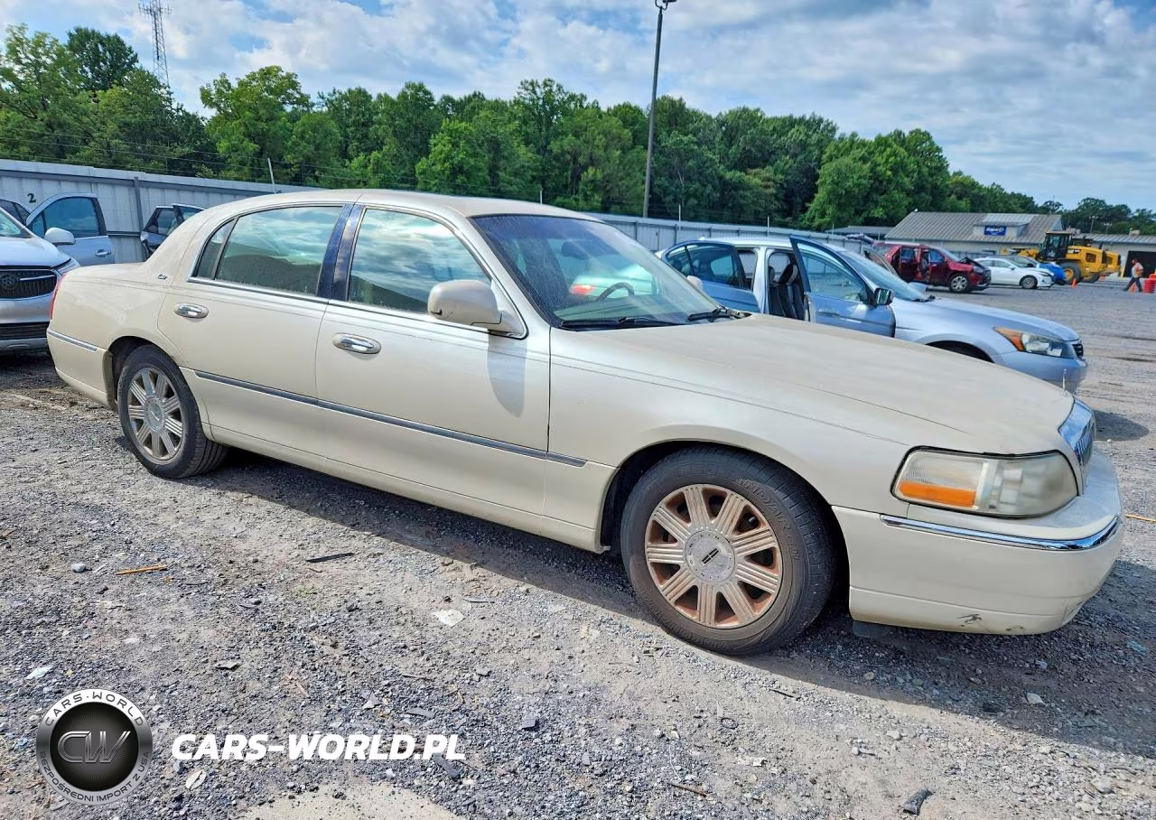 2003 Lincoln Town Car Cartier VIN:1LNHM83W83Y643879 - 4