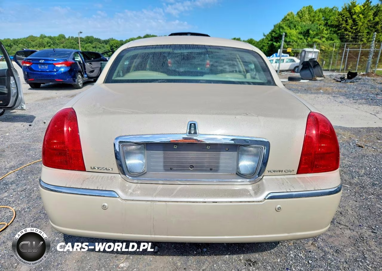 2003 Lincoln Town Car Cartier VIN:1LNHM83W83Y643879 - 6