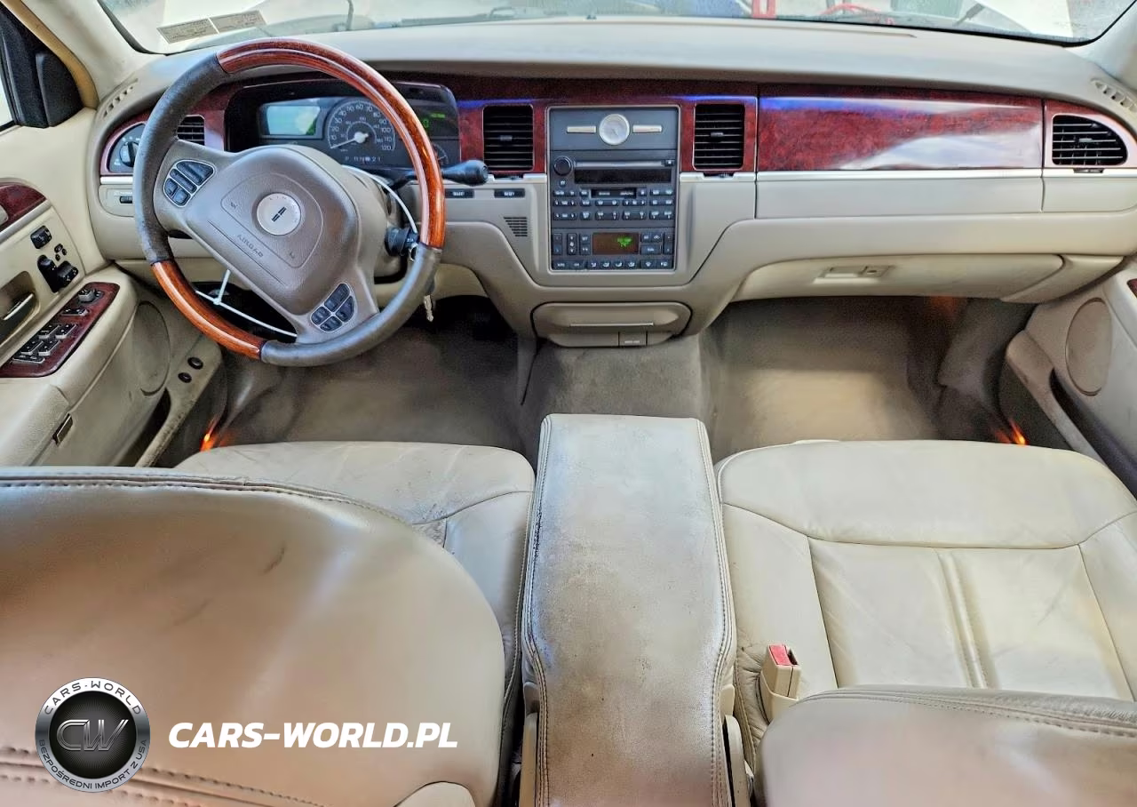 2003 Lincoln Town Car Cartier VIN:1LNHM83W83Y643879 - 8