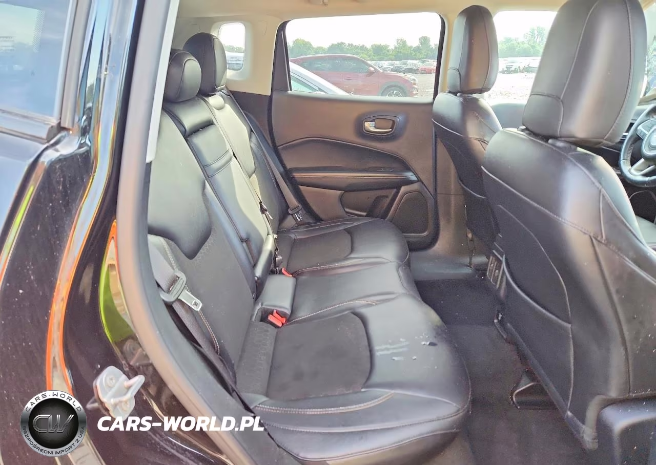 2018 Jeep Compass Latitude VIN:3C4NJDBB2JT113882 - 10
