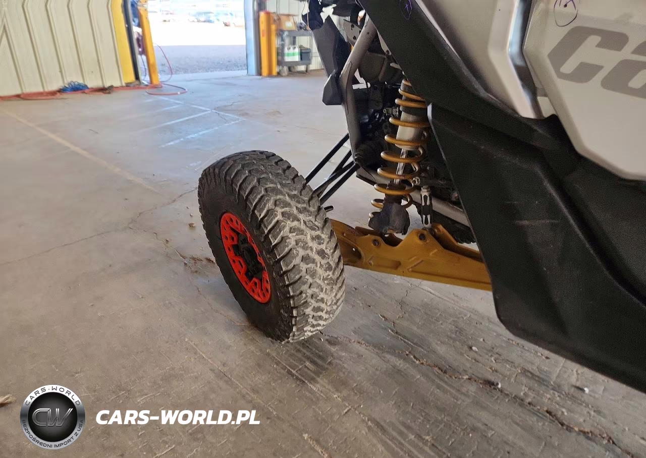 2020 Can-Am Maverick X3 X Rs Turbo Rr VIN:3JBVXAV44LK000604 - 9