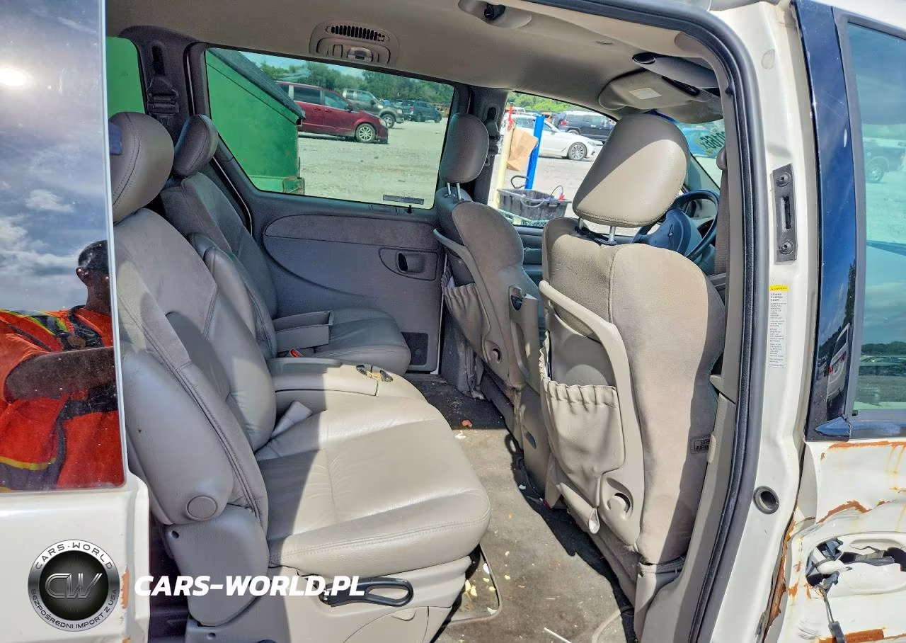 2001 Chrysler Town & Country Limited VIN:2C8GT64L71R142512 - 10