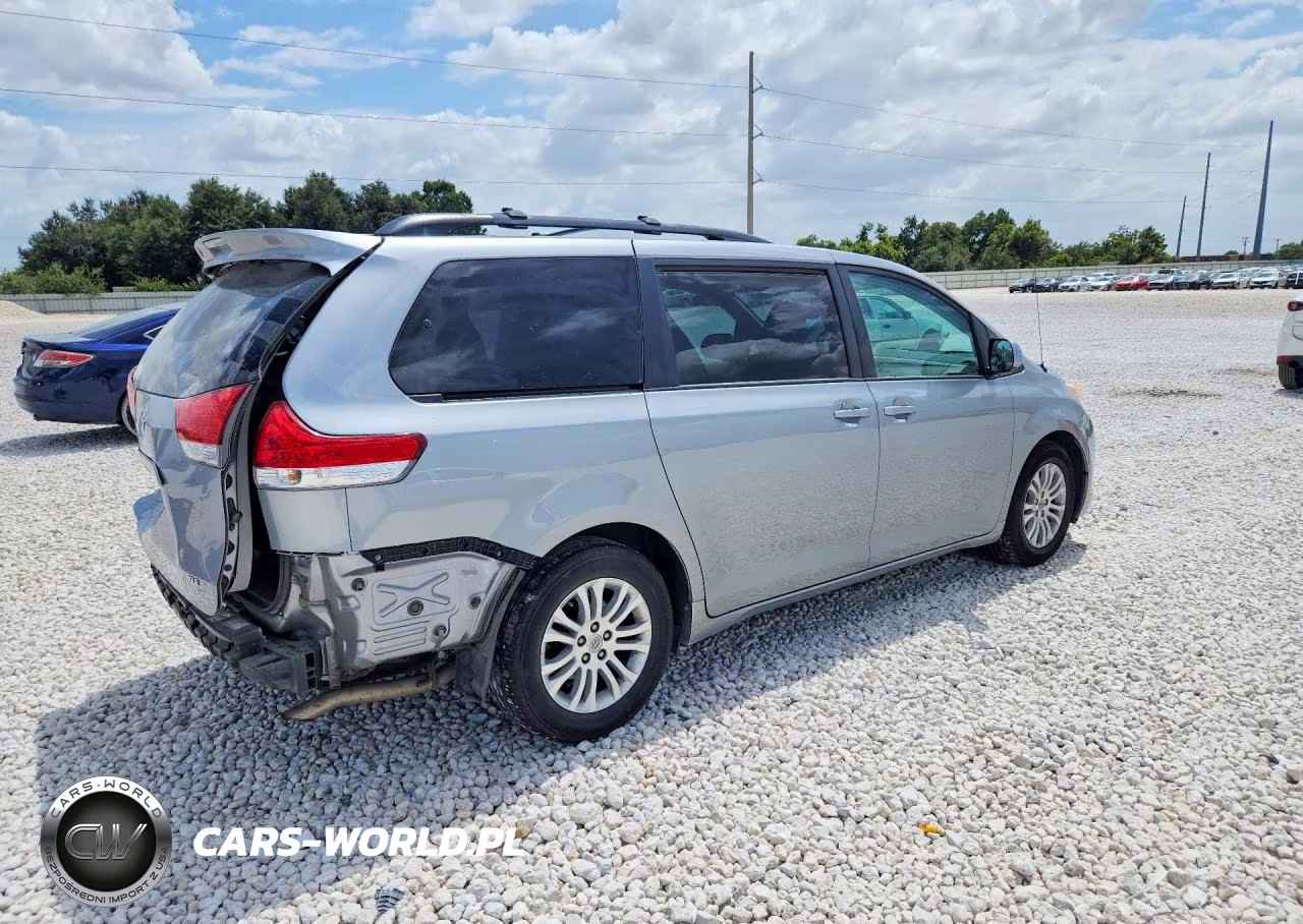 2011 Toyota Sienna Xle 8-Passenger VIN:5TDYK3DC7BS170682 - 3