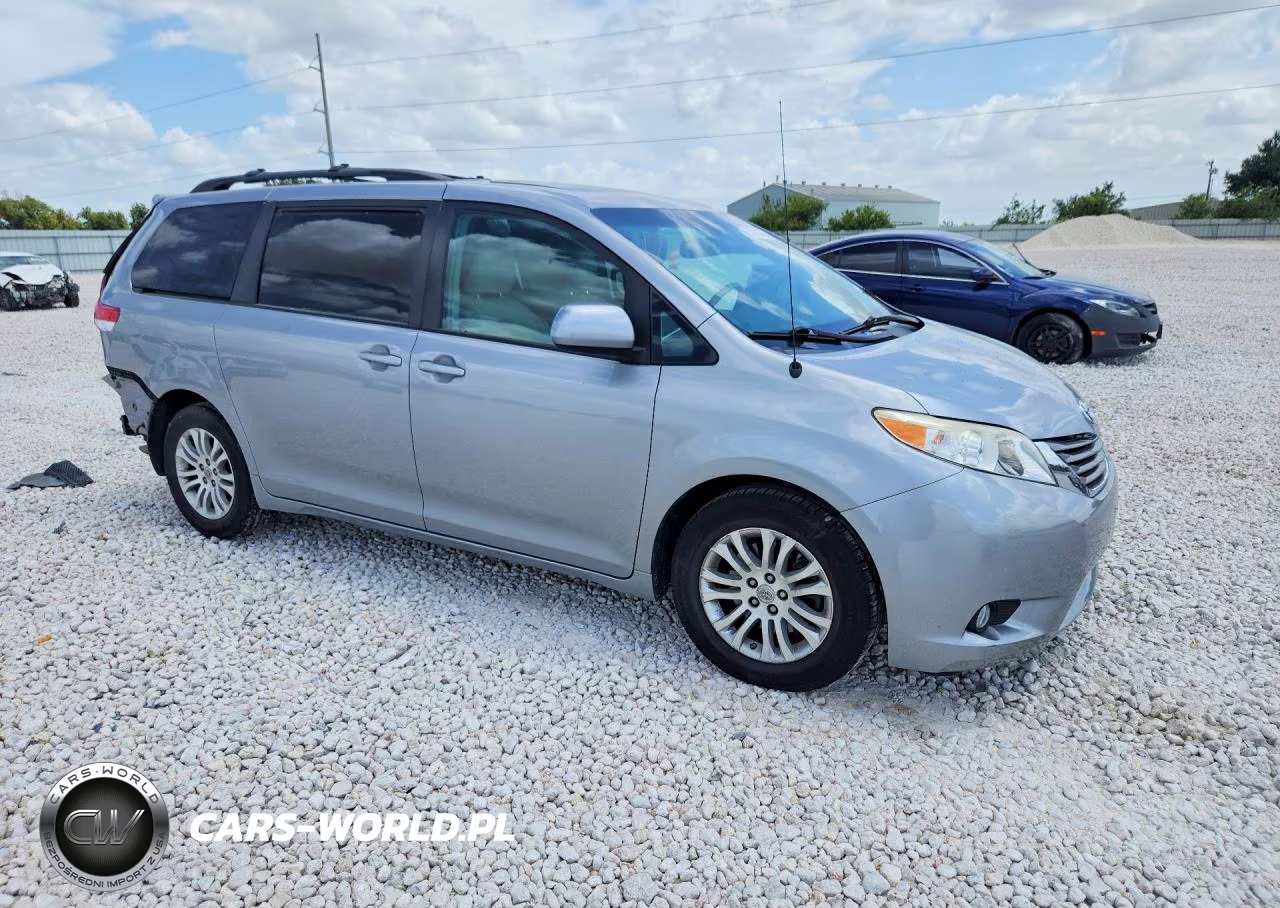 2011 Toyota Sienna Xle 8-Passenger VIN:5TDYK3DC7BS170682 - 4