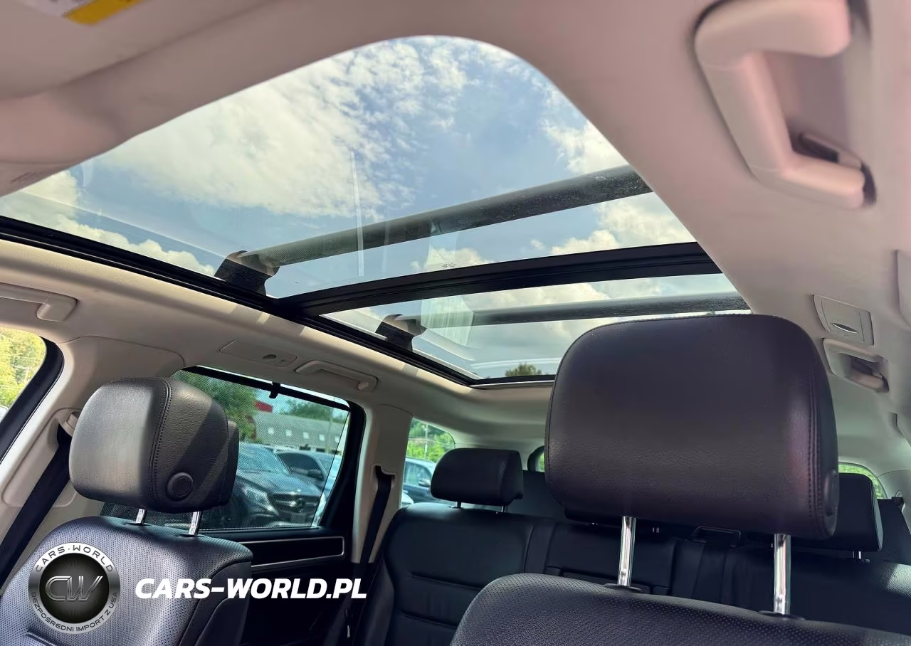 2017 Volkswagen Touareg Executive VIN:WVGGF7BP8HD001557 - 12