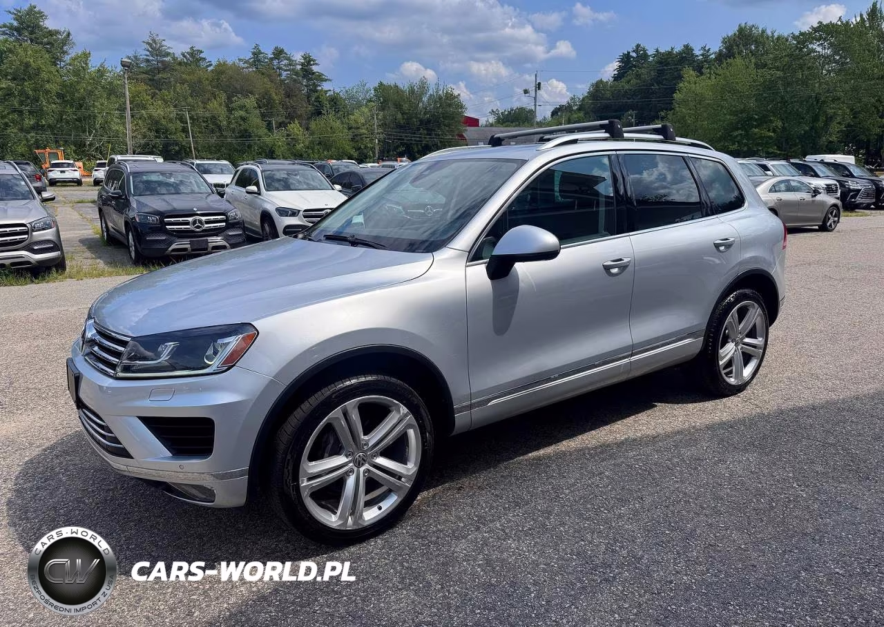 2017 Volkswagen Touareg Executive VIN:WVGGF7BP8HD001557 - 2