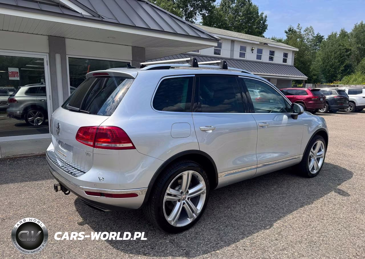 2017 Volkswagen Touareg Executive VIN:WVGGF7BP8HD001557 - 4