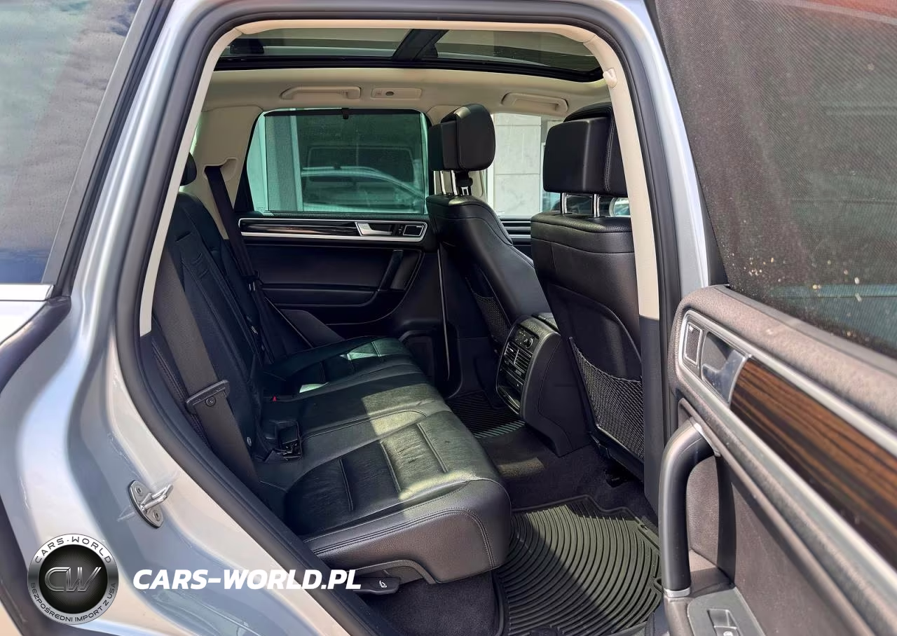 2017 Volkswagen Touareg Executive VIN:WVGGF7BP8HD001557 - 6