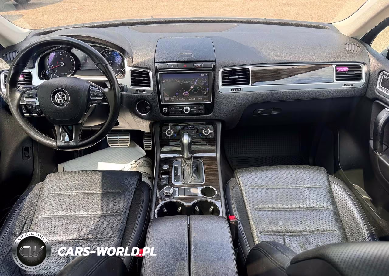 2017 Volkswagen Touareg Executive VIN:WVGGF7BP8HD001557 - 9