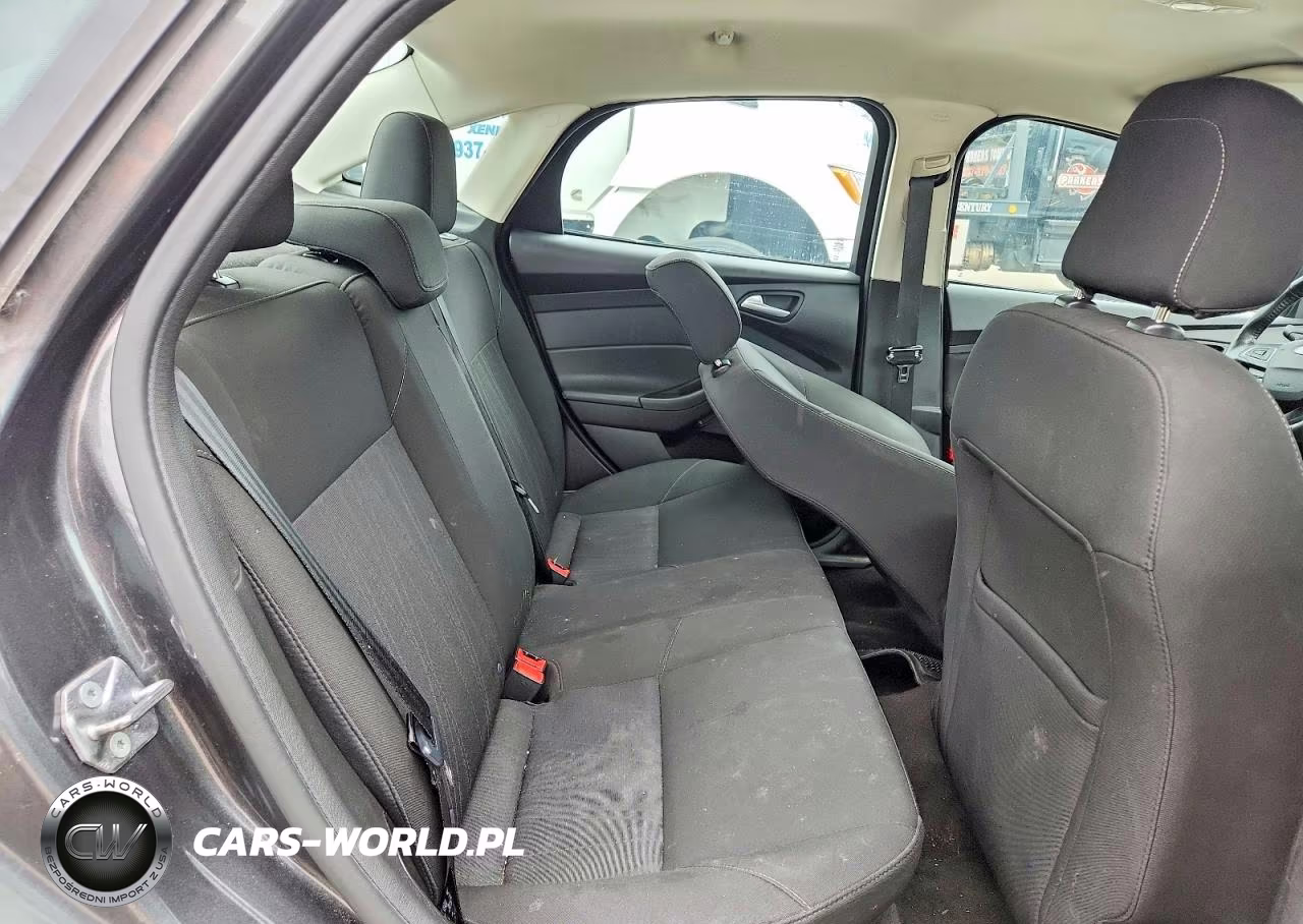 2018 Ford Focus Se VIN:1FADP3FEXJL300927 - 10