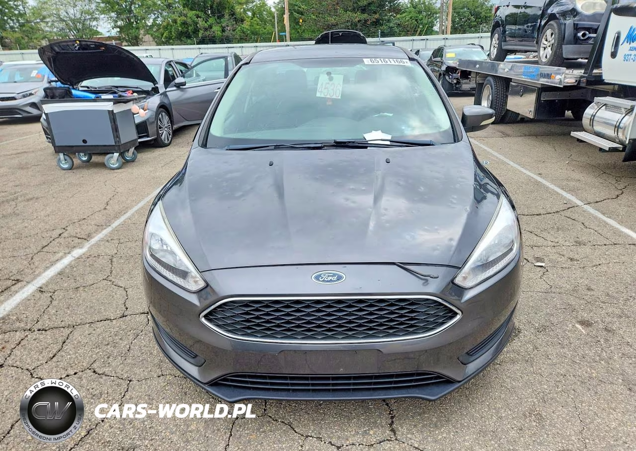 2018 Ford Focus Se VIN:1FADP3FEXJL300927 - 5