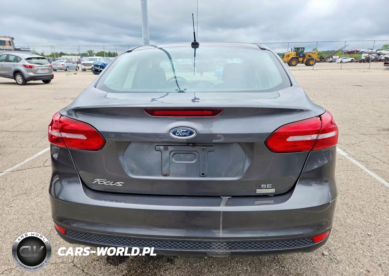 2018 Ford Focus Se VIN:1FADP3FEXJL300927 - 6