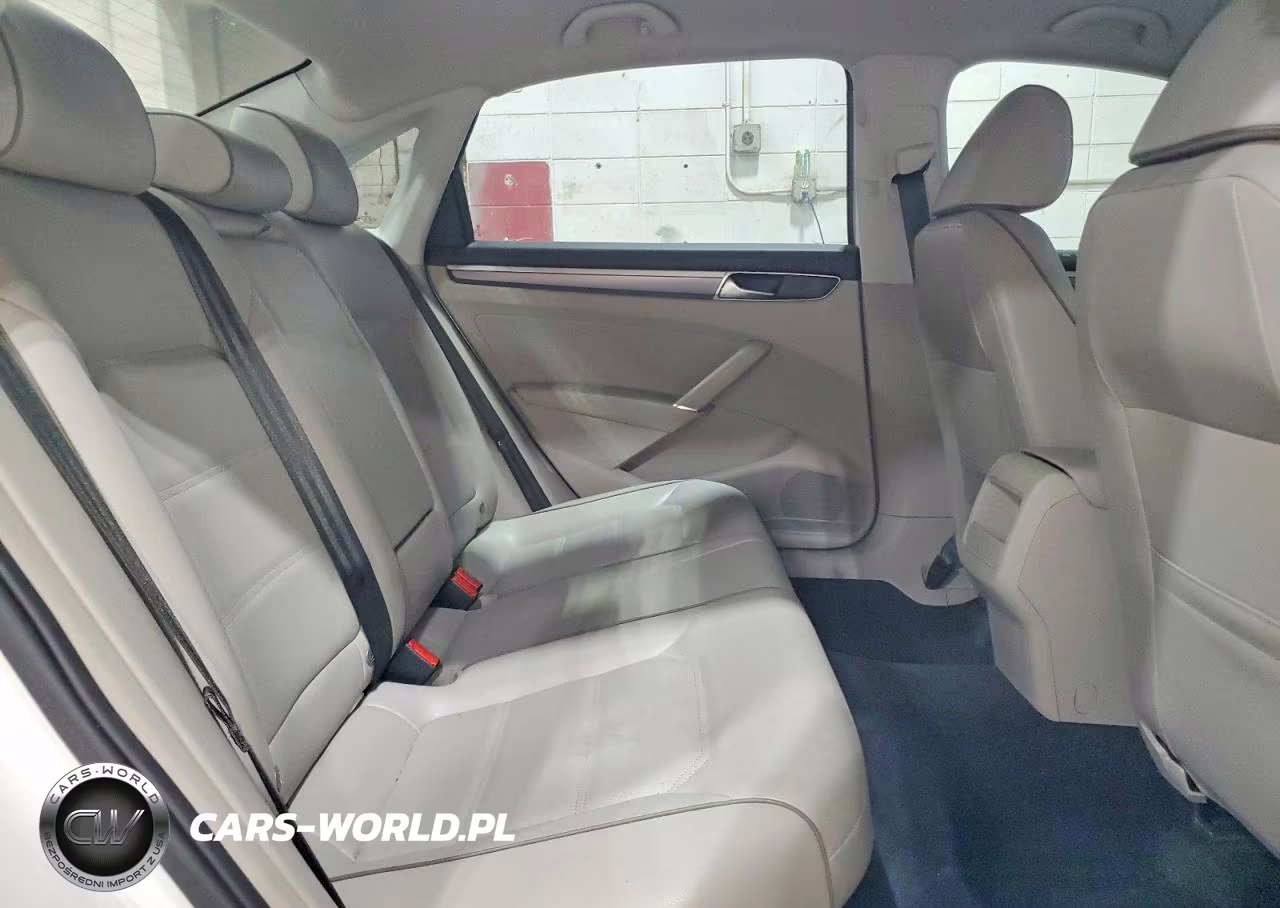 2018 Volkswagen Passat S VIN:1VWAA7A39JC028363 - 10