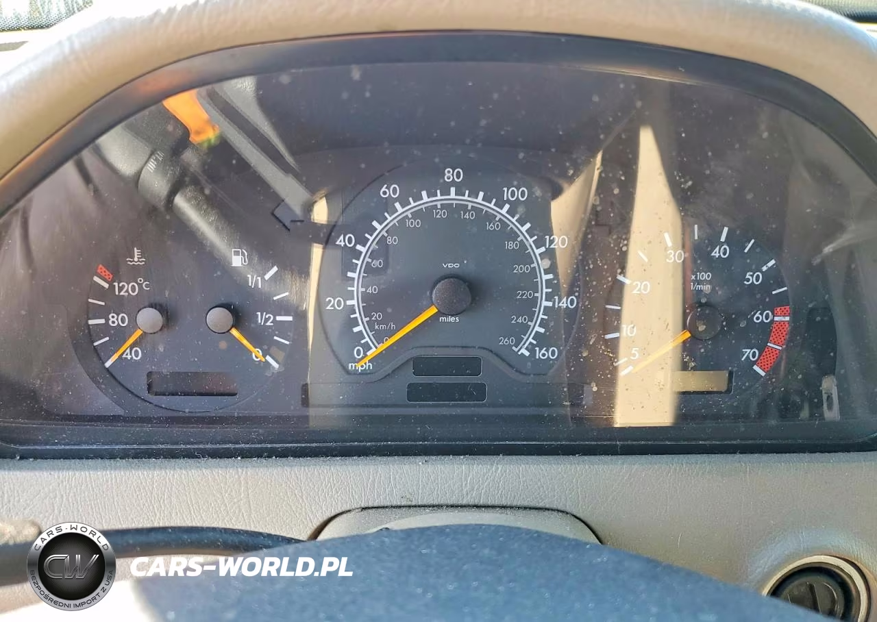 2000 Mercedes-Benz C 230 VIN:WDBHA24GXYA852329 - 9
