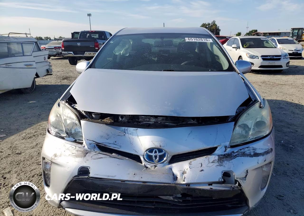 2014 Toyota Prius Two VIN:JTDKN3DUXE1750869 - 5