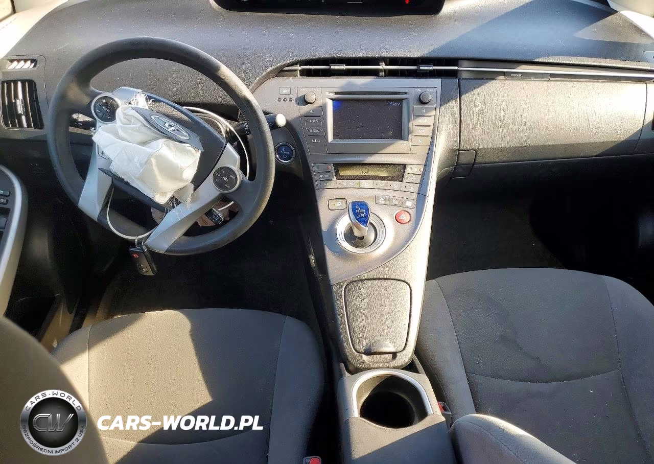 2014 Toyota Prius Two VIN:JTDKN3DUXE1750869 - 8