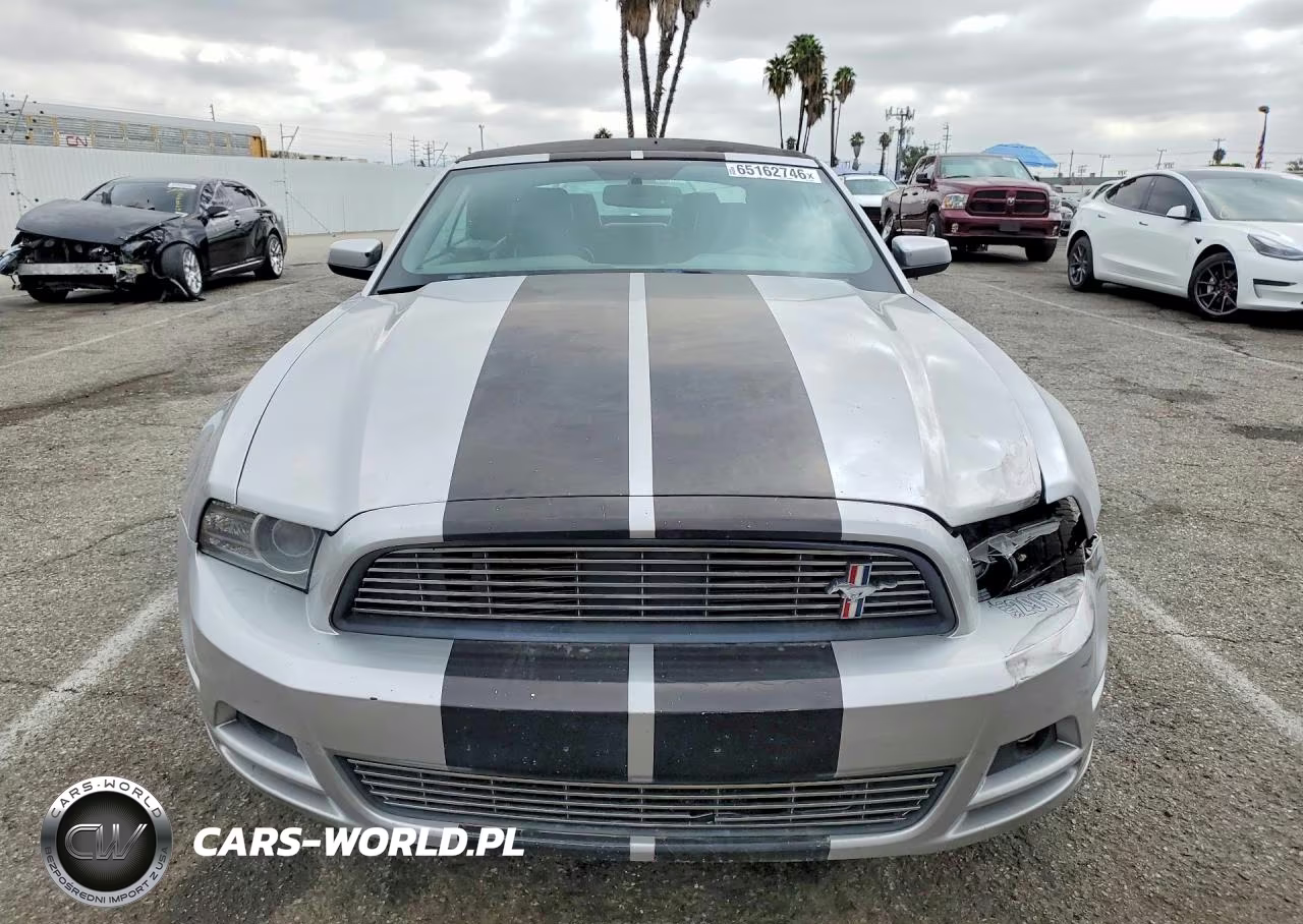 2014 Ford Mustang V6 Premium VIN:1ZVBP8EM2E5254959 - 5