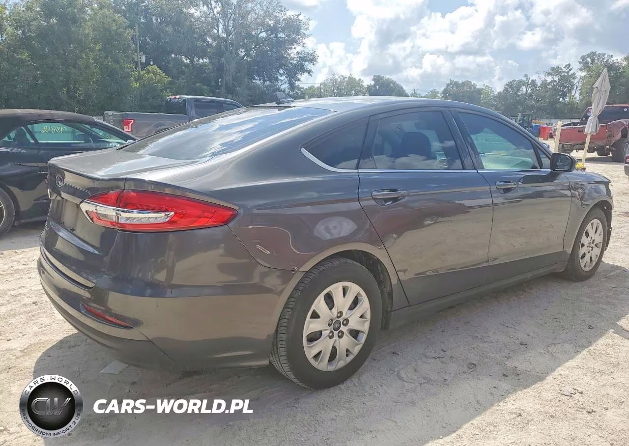 2020 Ford Fusion S VIN:3FA6P0G71LR250737 - 3