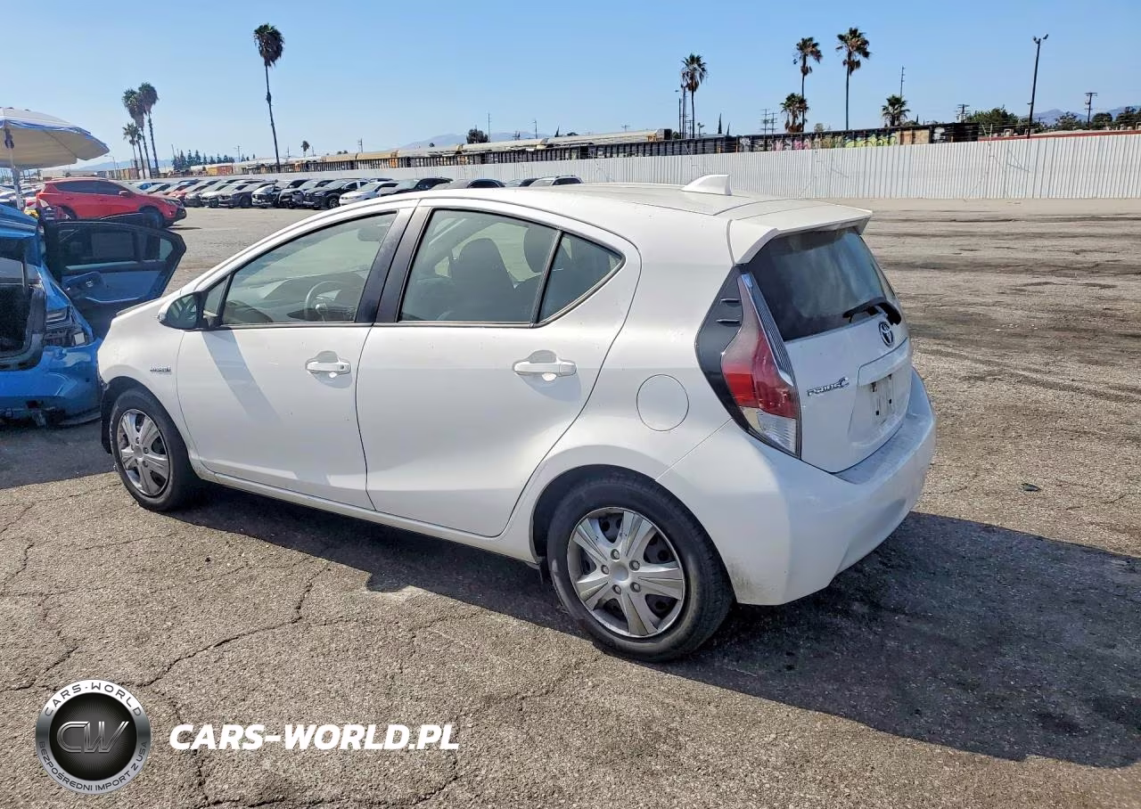 2015 Toyota Prius C Two VIN:JTDKDTB34F1585108 - 2