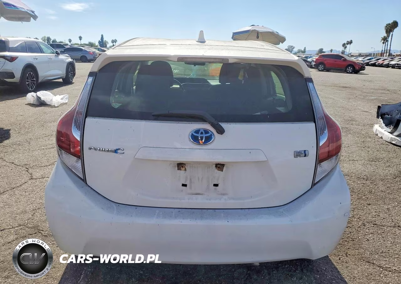 2015 Toyota Prius C Two VIN:JTDKDTB34F1585108 - 6
