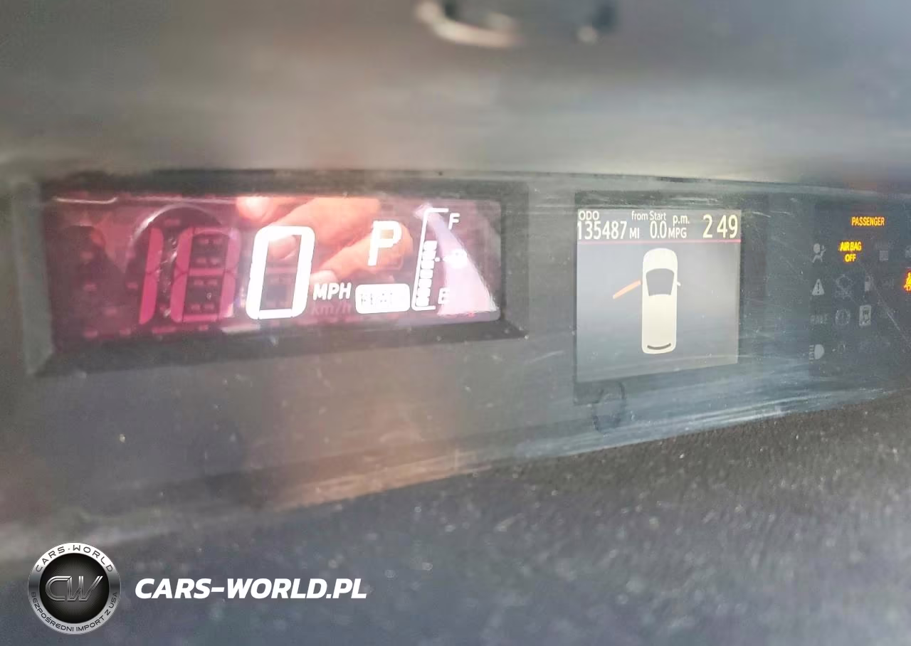 2015 Toyota Prius C Two VIN:JTDKDTB34F1585108 - 9