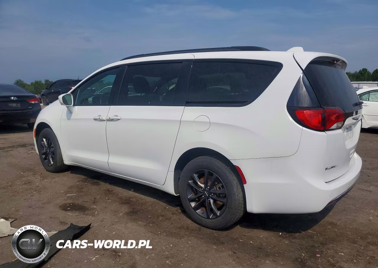 2020 Chrysler Pacifica Touring L VIN:2C4RC3BG7LR267821 - 2
