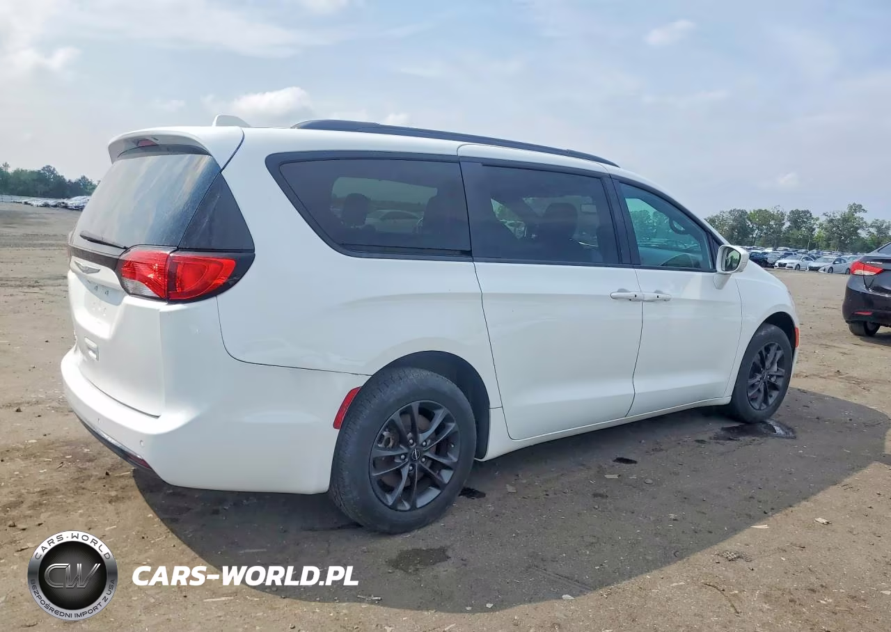 2020 Chrysler Pacifica Touring L VIN:2C4RC3BG7LR267821 - 3