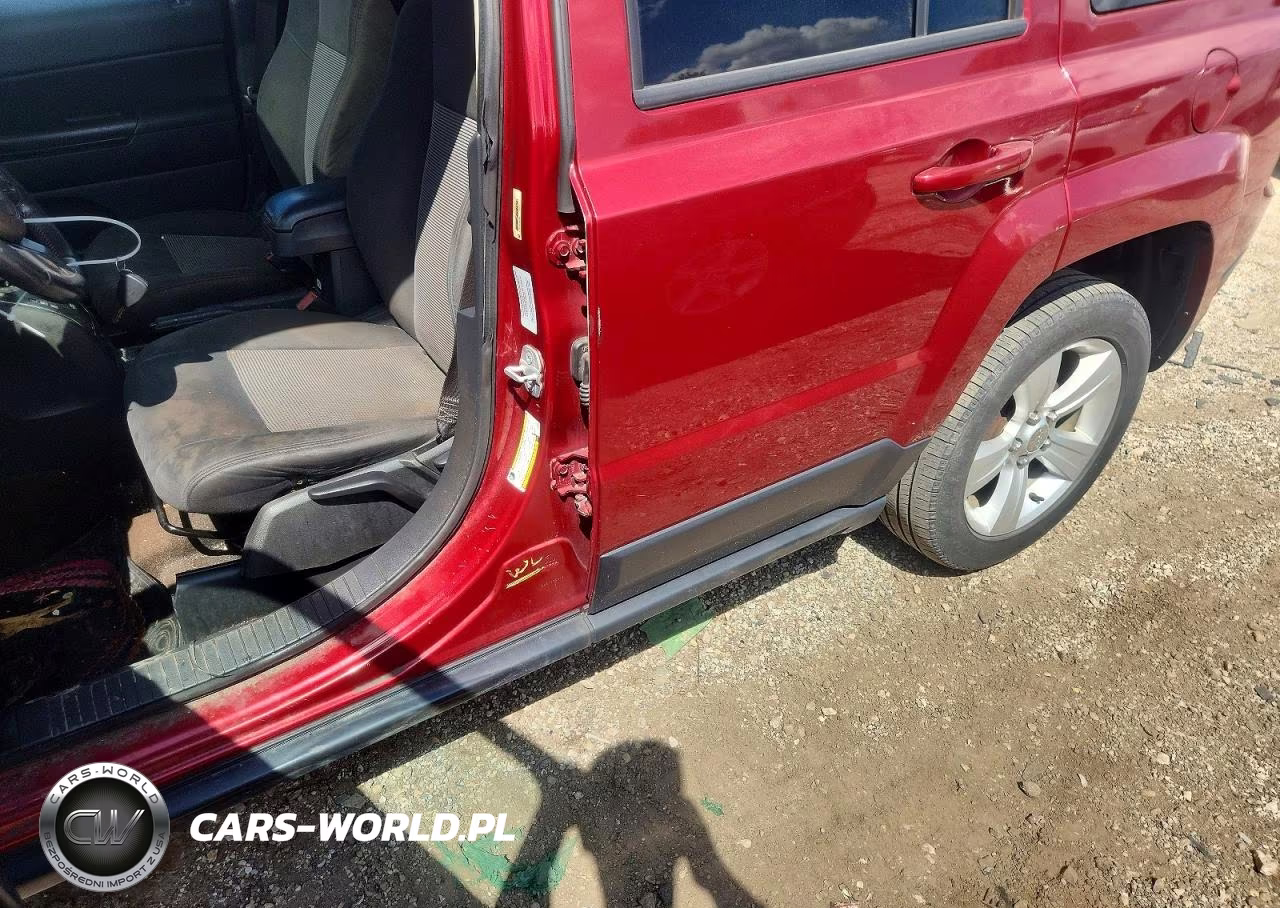 2015 Jeep Patriot Latitude VIN:1C4NJPFB9FD246891 - 12