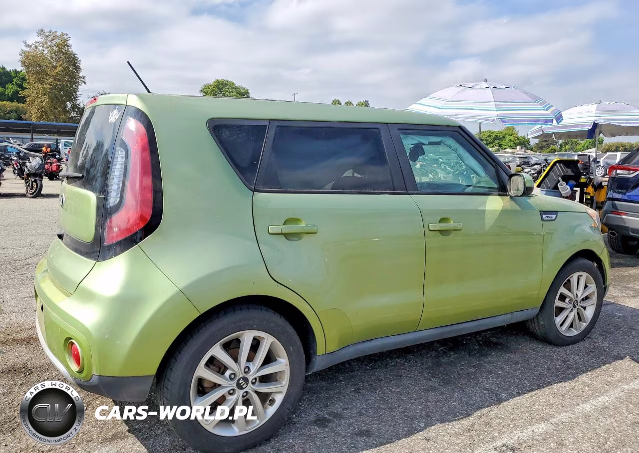 2017 Kia Soul + VIN:KNDJP3A51H7879409 - 3