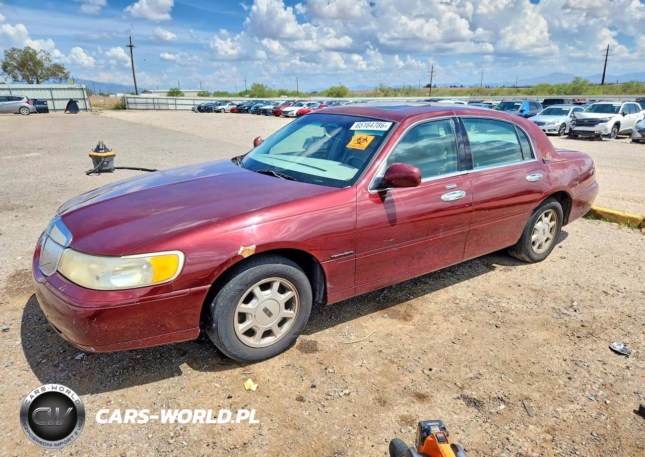 2001 Lincoln Town Car Signature