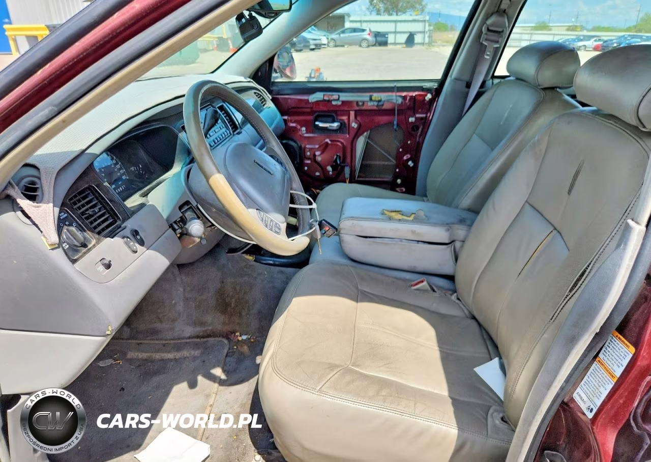 2001 Lincoln Town Car Signature VIN:1LNHM82W01Y629795 - 7