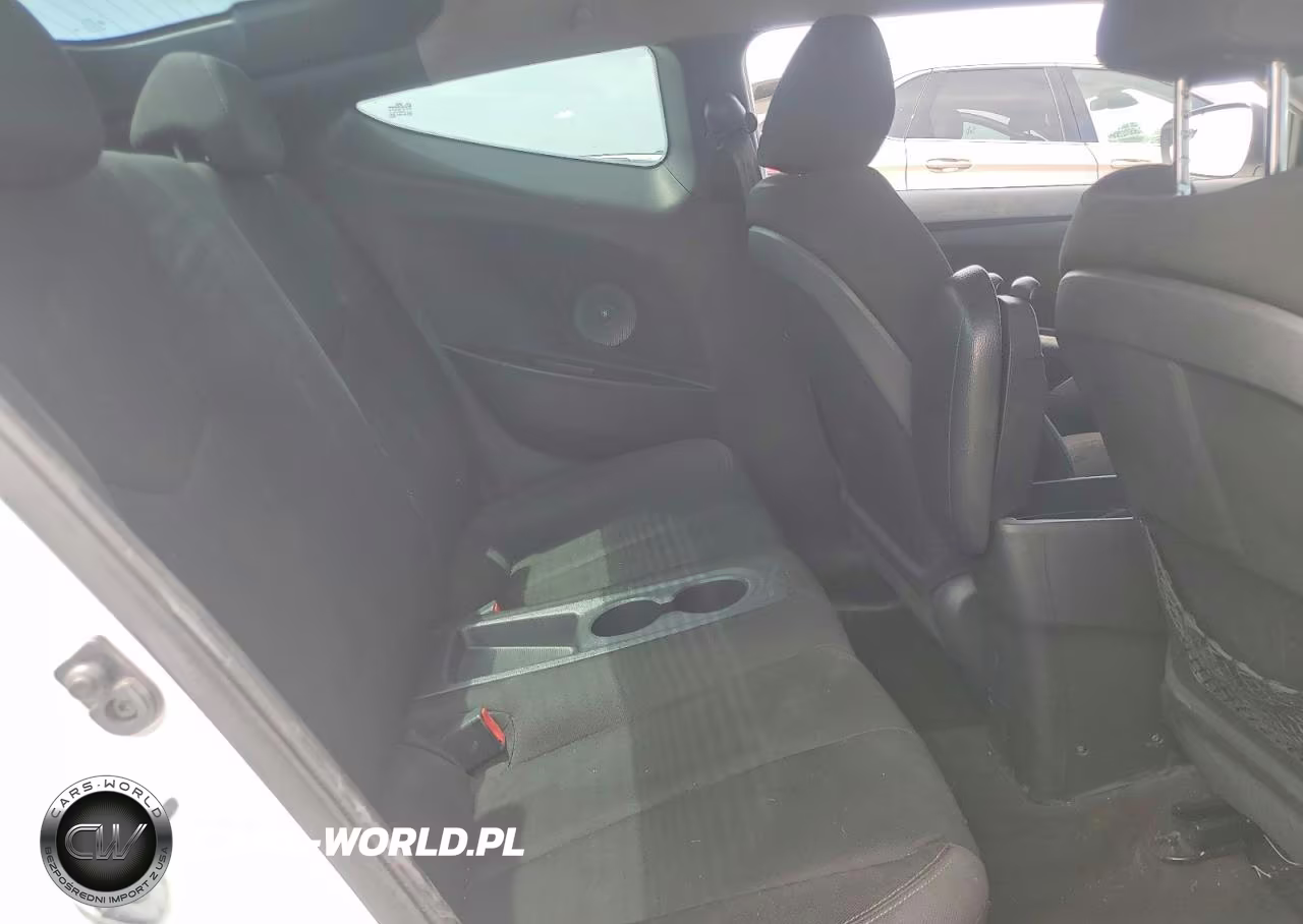 2015 Hyundai Veloster Base VIN:KMHTC6AD3FU226295 - 10