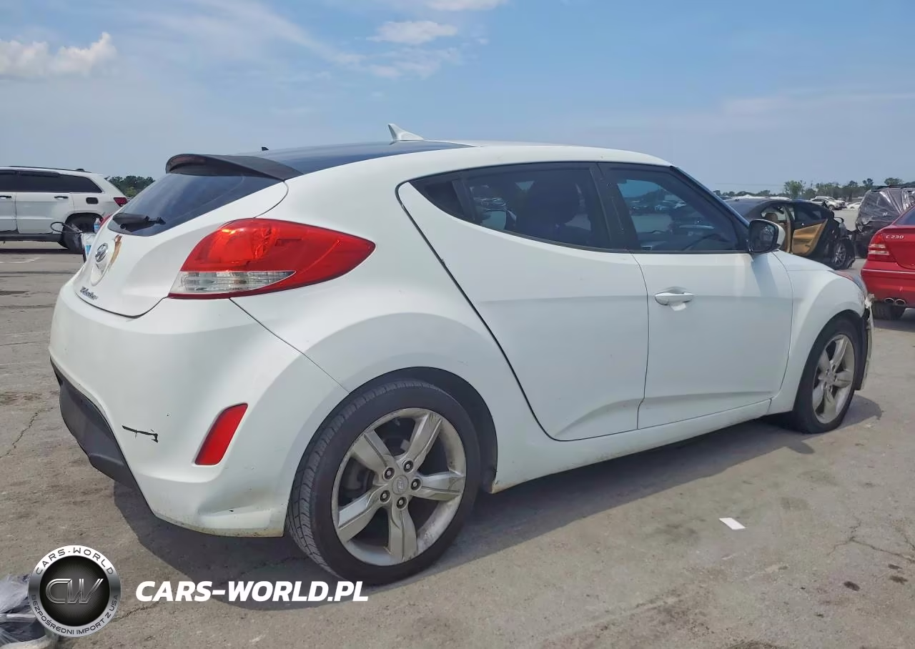 2015 Hyundai Veloster Base VIN:KMHTC6AD3FU226295 - 3