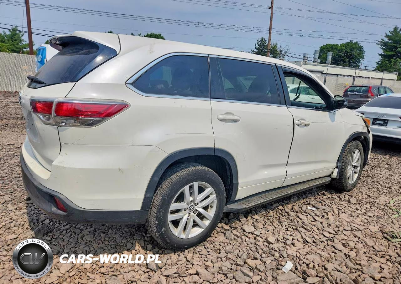 2016 Toyota Highlander Le VIN:5TDZARFH3GS018070 - 3
