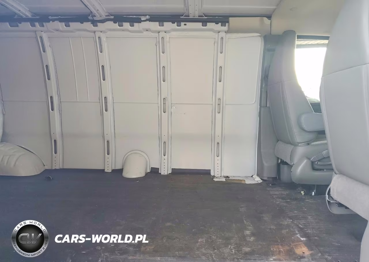 2026 Chevrolet Express 2500 Cargo Delivery Van VIN:1GCWGBF71T1268673 - 11