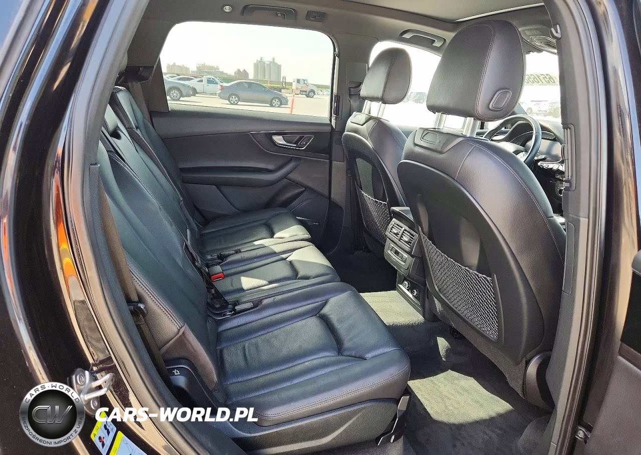 2018 Audi Q7 Premium Plus VIN:WA1LAAF75JD011925 - 11