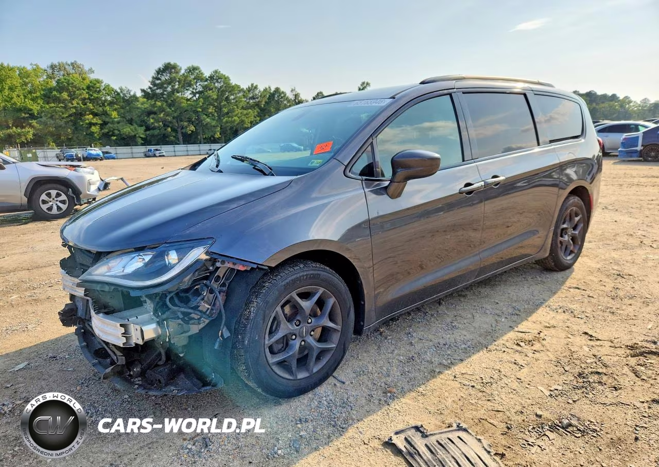 2018 Chrysler Pacifica Touring L VIN:2C4RC1BG4JR172554 - 1