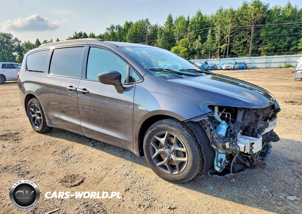 2018 Chrysler Pacifica Touring L VIN:2C4RC1BG4JR172554 - 4