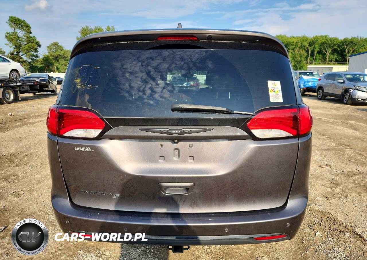 2018 Chrysler Pacifica Touring L VIN:2C4RC1BG4JR172554 - 6