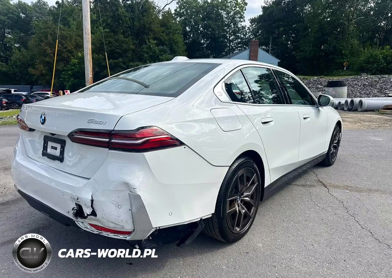 2027 BMW 530 Xi VIN:WBA53FJ07VCY10095 - 3