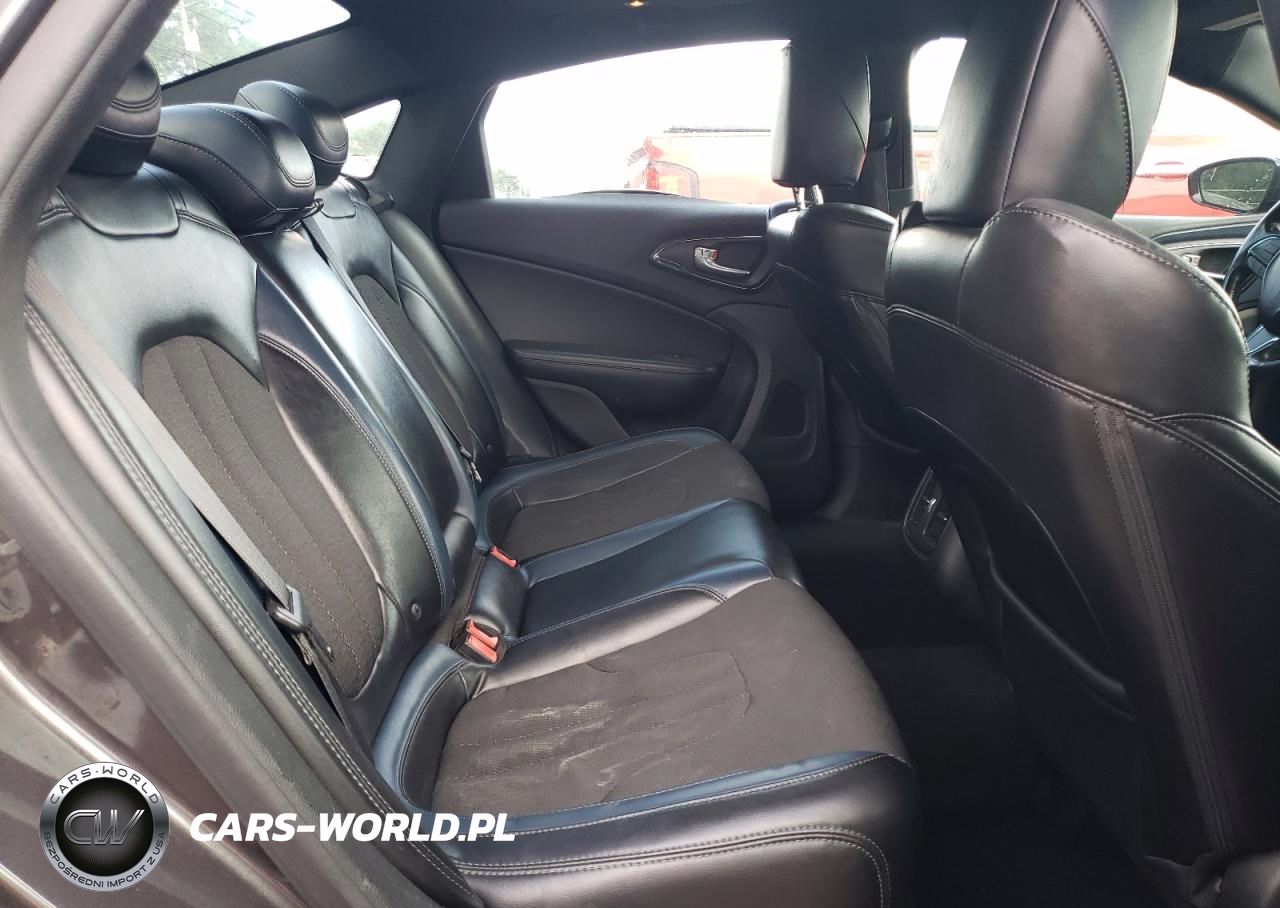 2015 Chrysler 200 S VIN:1C3CCCBG3FN608580 - 10
