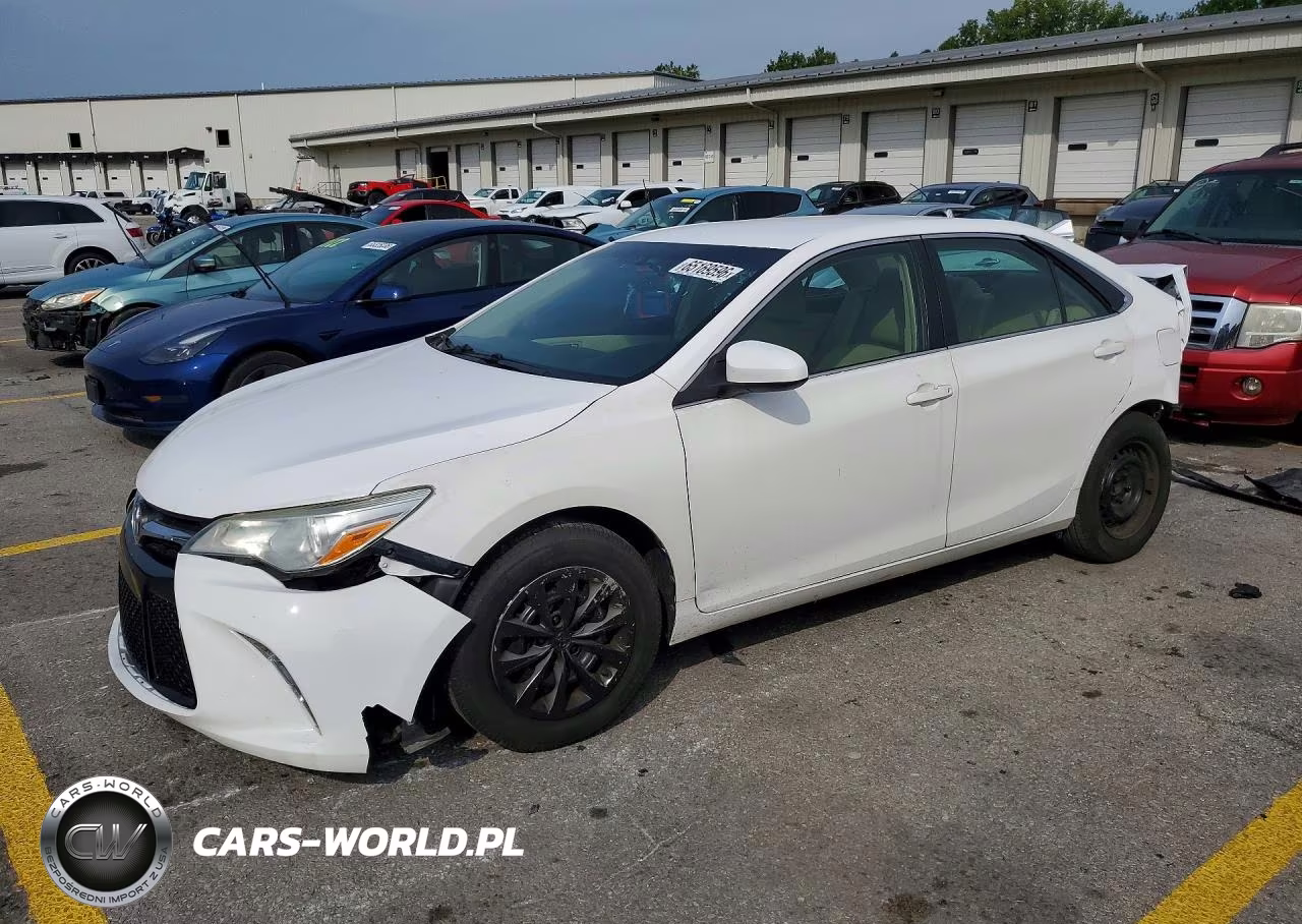 2015 Toyota Camry Le – zdjęcie 1 z 13