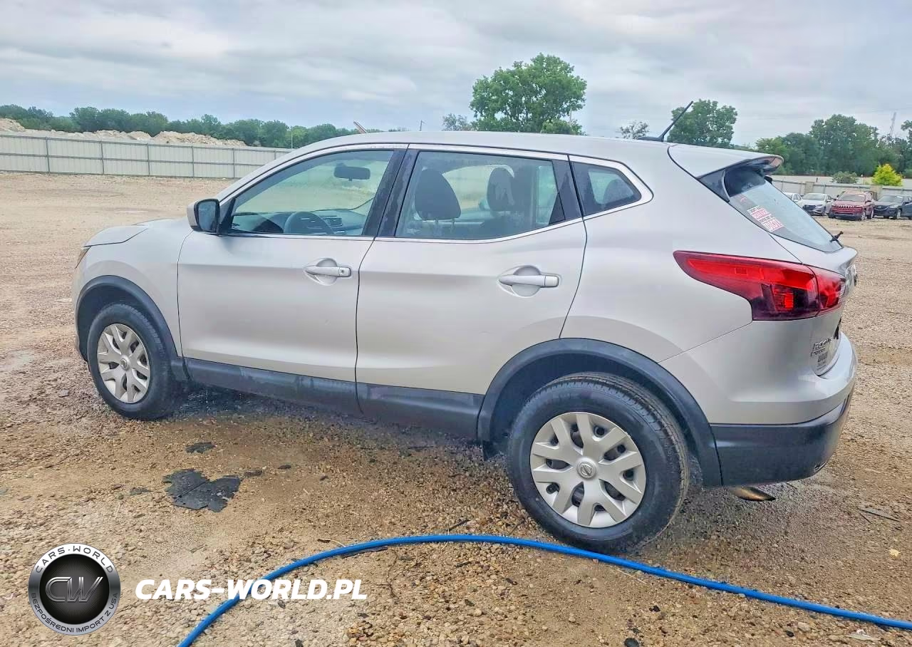 2018 Nissan Rogue Sport S VIN:JN1BJ1CR5JW262829 - 2