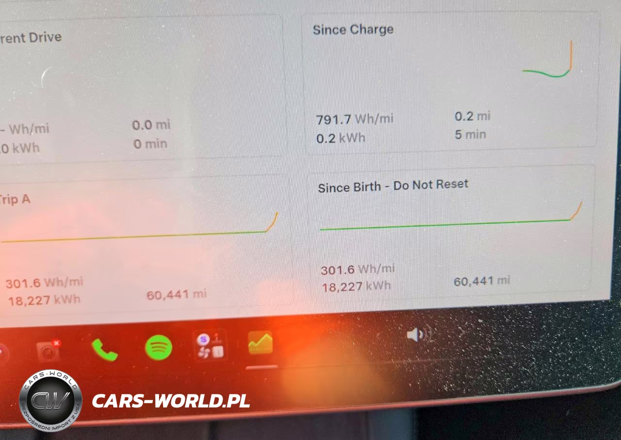 2021 Tesla Model Y VIN:5YJYGDEF8MF227091 - 9
