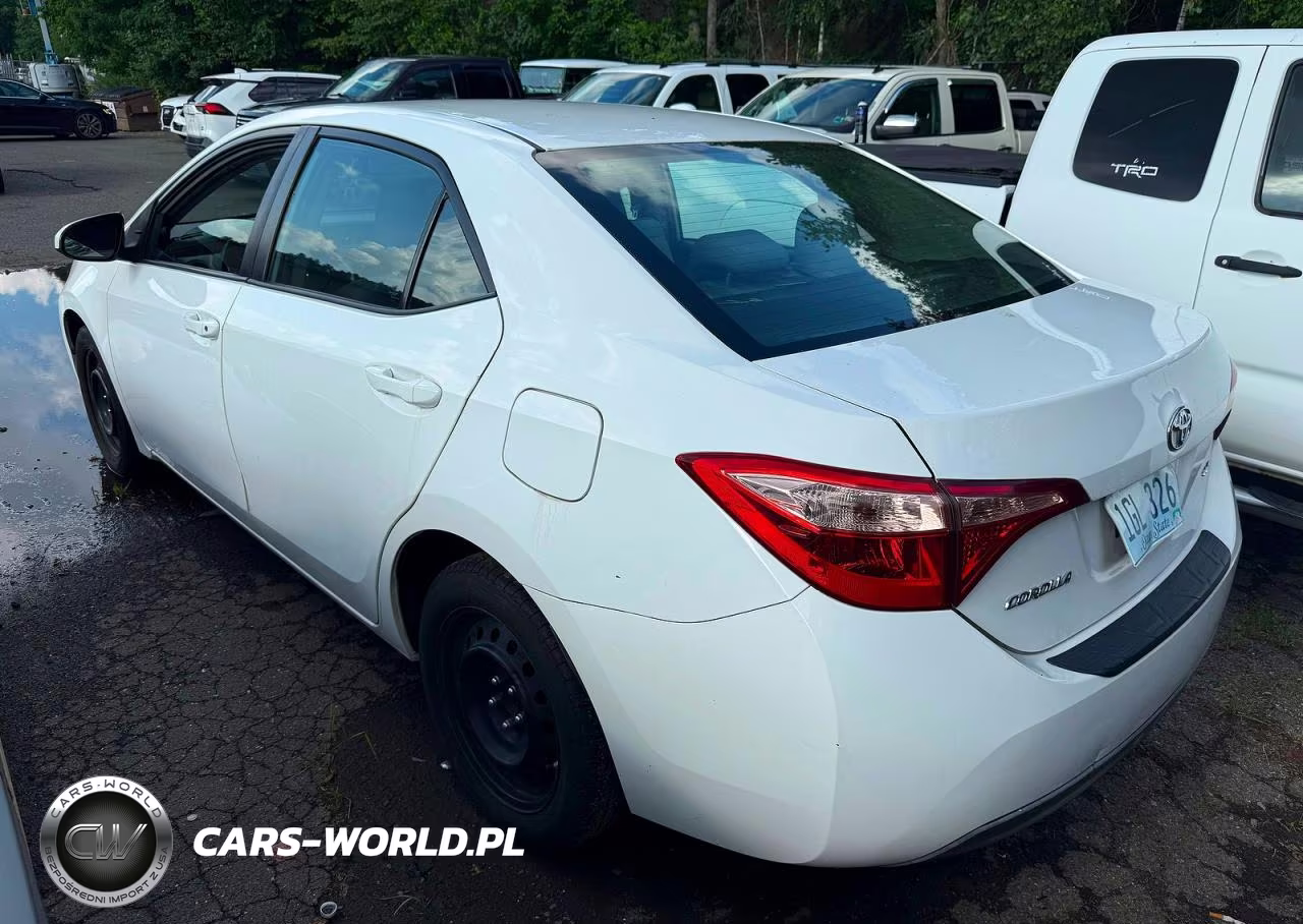 2018 Toyota Corolla Le VIN:2T1BURHE9JC063042 - 3