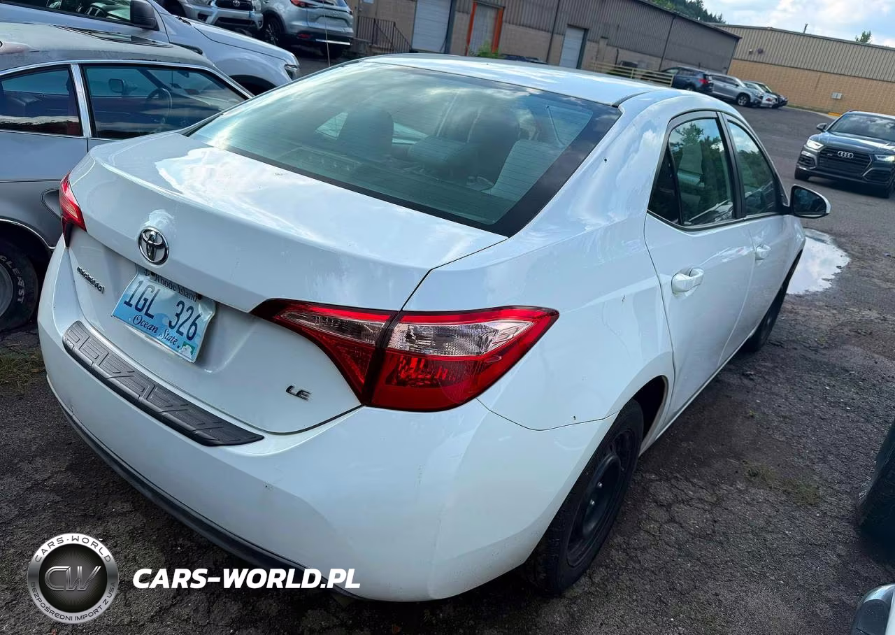 2018 Toyota Corolla Le VIN:2T1BURHE9JC063042 - 4