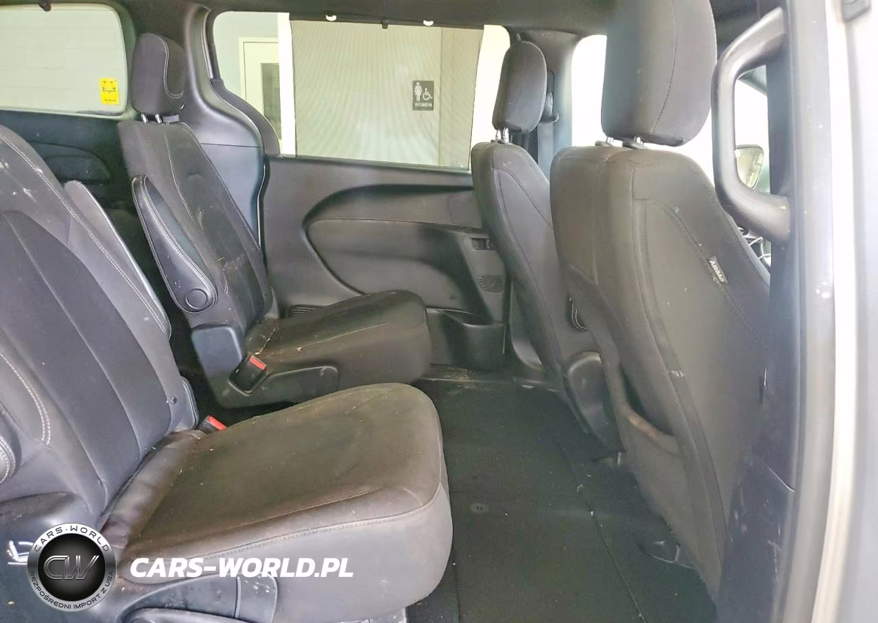 2019 Chrysler Pacifica Touring Plus VIN:2C4RC1FG1KR522539 - 11