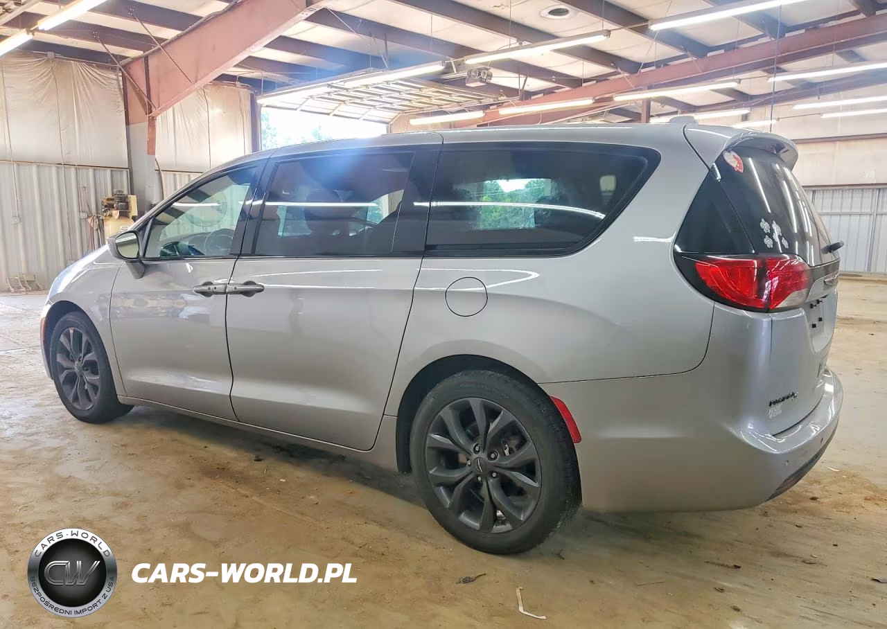 2019 Chrysler Pacifica Touring Plus VIN:2C4RC1FG1KR522539 - 2