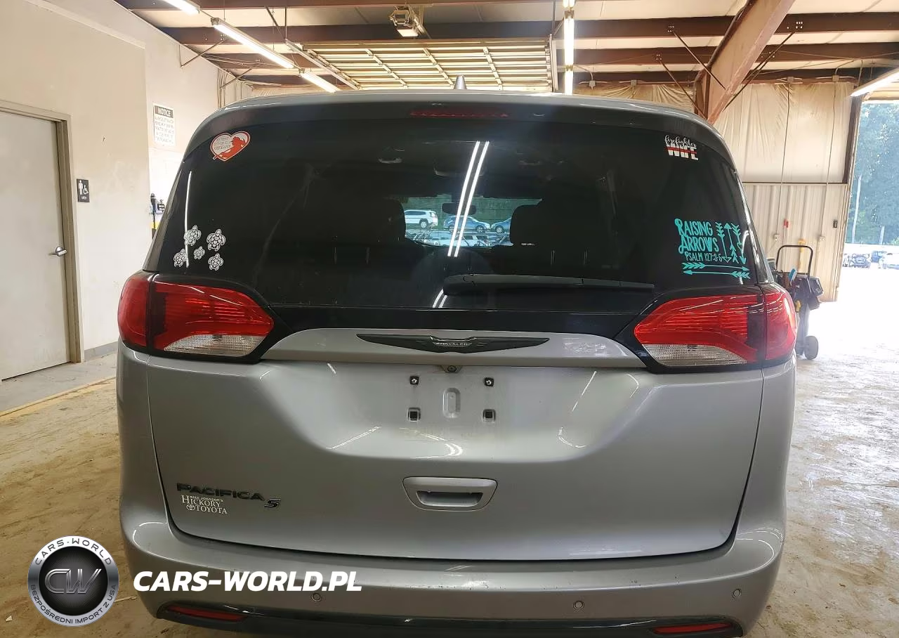2019 Chrysler Pacifica Touring Plus VIN:2C4RC1FG1KR522539 - 6